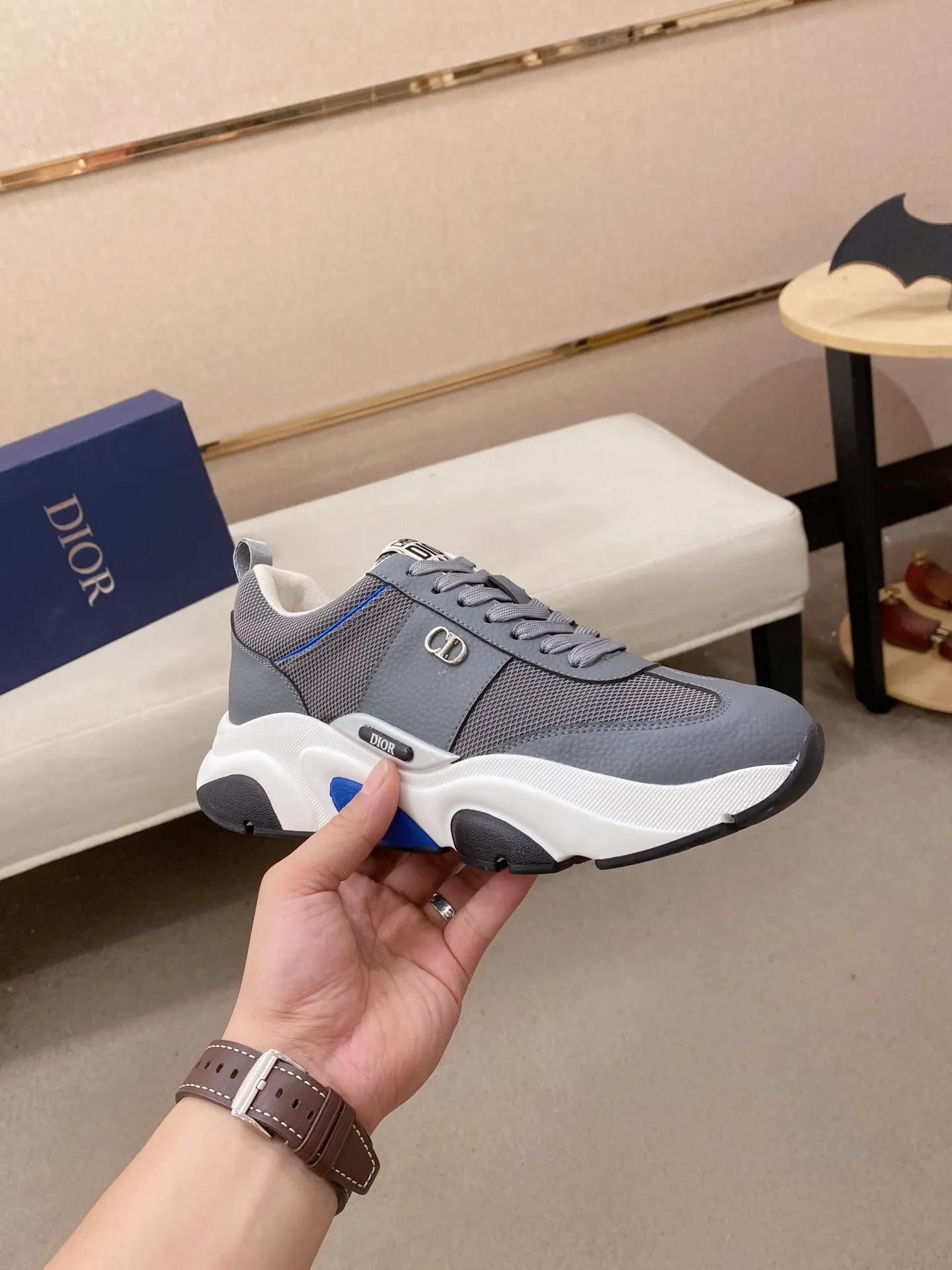 Men's shoes💰 462💰🇮🇹🇮🇹Dior d The new model is on sale at the same time at the counter. The upper 🇮🇹 is imported Italian first-layer cowhide, and the lining is fully imported sheepskin 💪💪. It is a complete 1⃣️ to 1⃣️ replica 🇮🇹💪💪, ⚠ Sole: The original sole is specially provided by the original factory. The exclusive movable molded sole is super comfortable. ⚠Original factory single goods, 🔍🔍high quality, you can enter and leave the counter at will, welcome to compare⚠. Code number: 38-44. Can be customized 45-46.